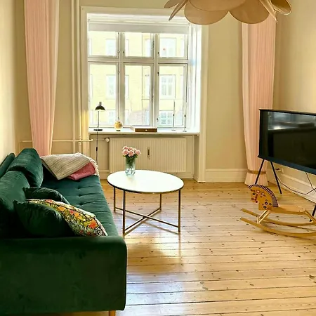 Familievenlig Naer Frederiksberg Have Appartement