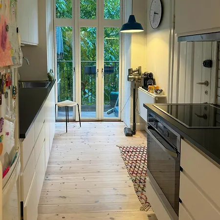 Appartement Familievenlig Naer Frederiksberg Have