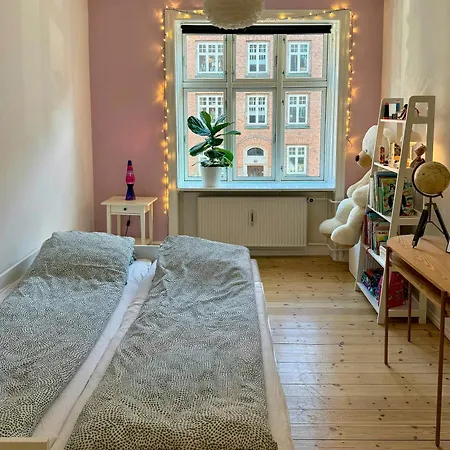 Appartement Familievenlig Naer Frederiksberg Have